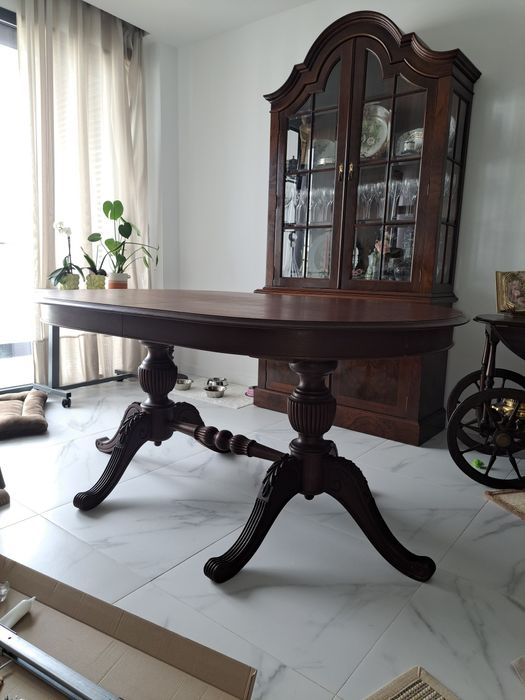 Vendo mesa de jantar e 4 cadeiras
