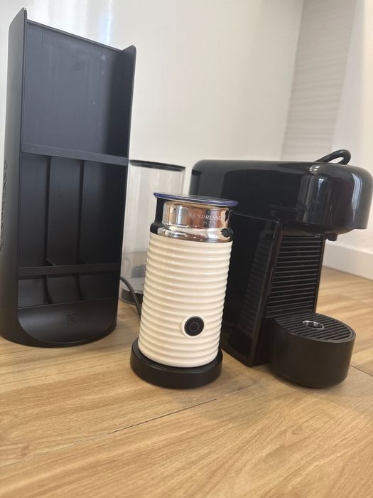 Máquina cafe nespresso, suporte cápsulas e aerocino