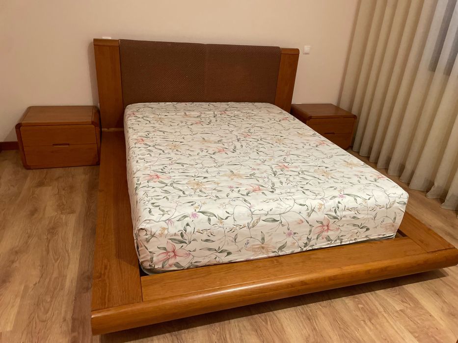 Quarto de casal completo em madeira – excelente estado