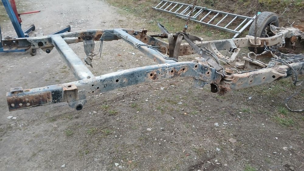 Nissan Pickup D22 D21 Navara NP300 rama tył