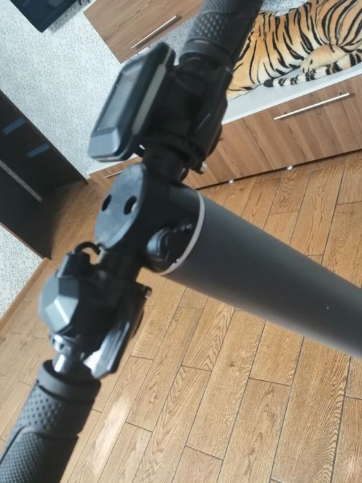 Електросамокат у відмінному станіі