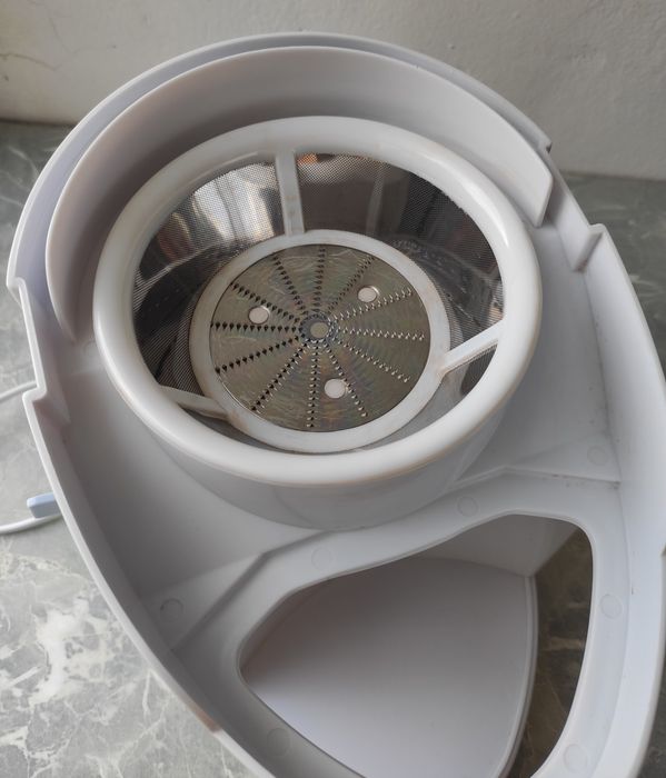 Продам соковыжималка центробежная Crystal Europlus CR-301

 350w