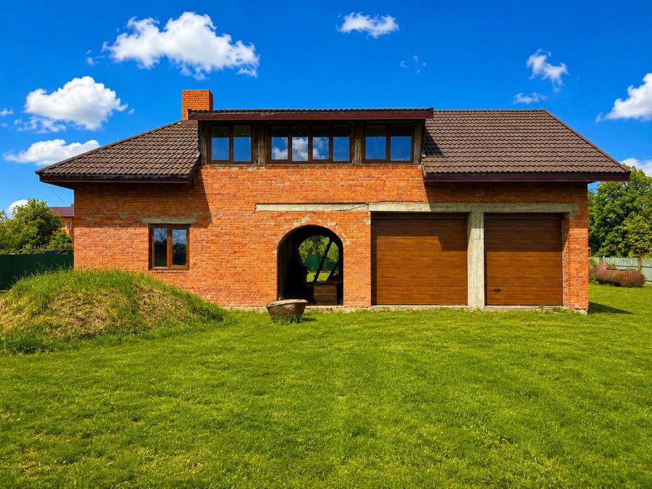 Сучасний будинок 237 м² з ремонтом та ділянкою 17,5 соток