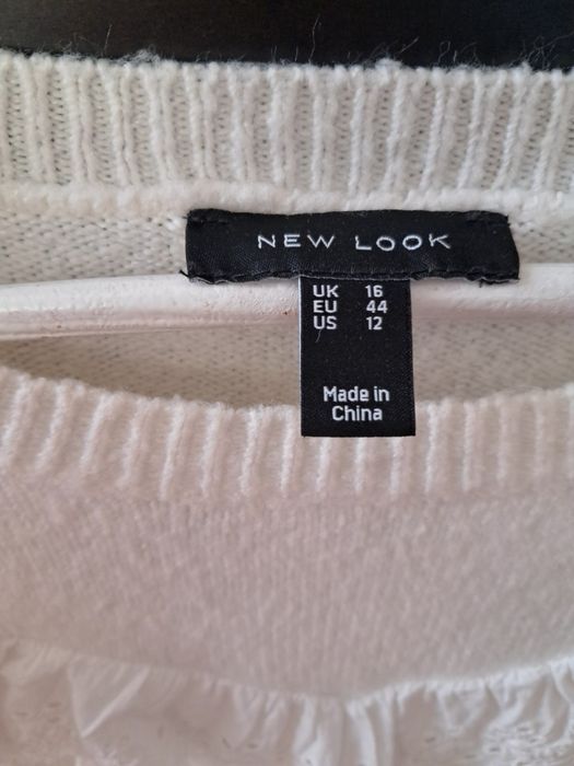 Стильний молочний светр з рюшею New Look