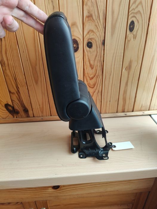 Lexus is 200 Оригинальный подлокотник