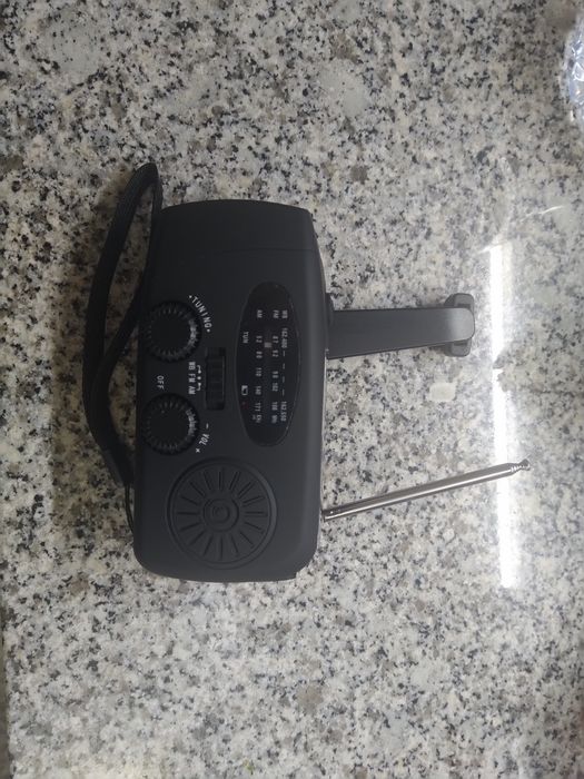 Rádio multifuncional sobrevivência