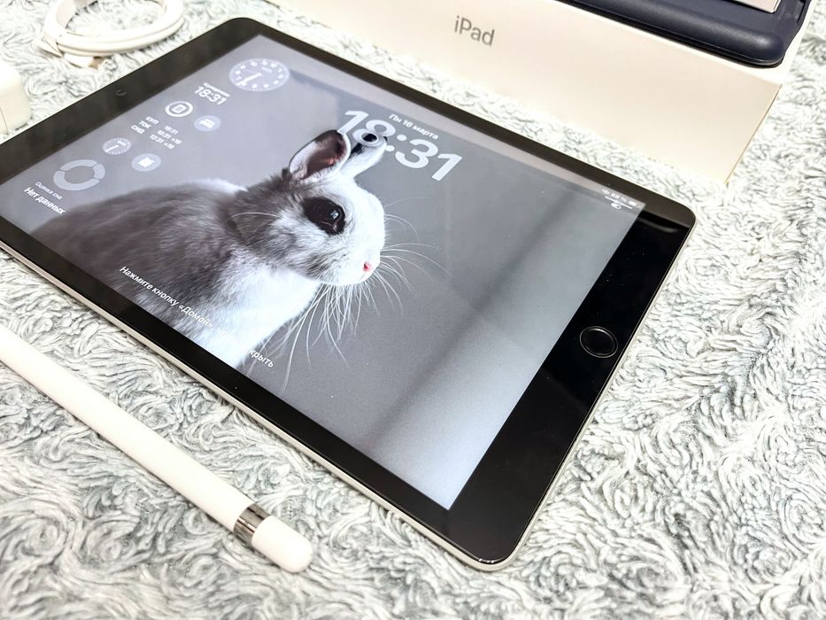 IPad 9 (64 gb) wi-fi, комплект + подарки! А2602