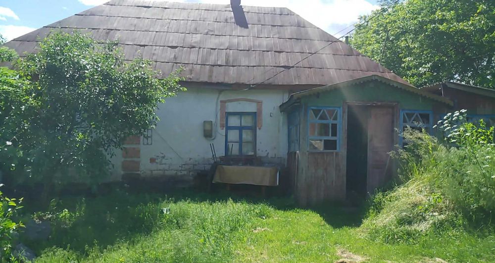 Продається земельна ділянка зі стареньким будинком. - View 4