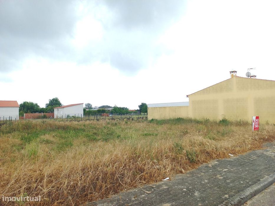 Lote de terreno em Foros de Benfica do Ribatejo — Benfica do Ribatejo, Santarém