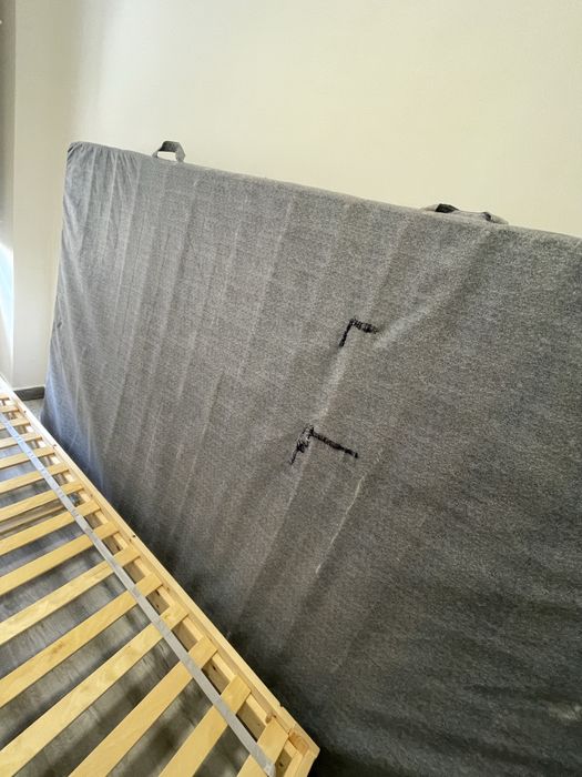 Cama, estrado de ripas e colchao de 160* 200
