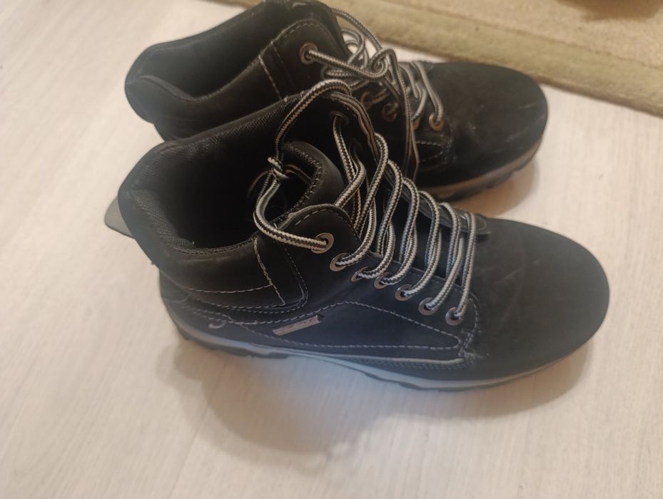 Продам осінні черевики