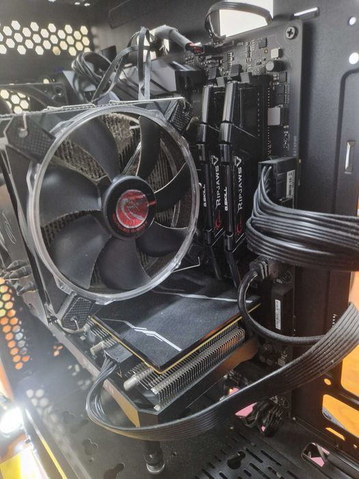PC AMD Ryzen 5 3400G with Radeon Vega Graphics -3.70 GHz