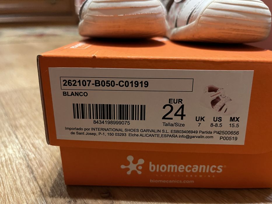 Шкіряні босоніжки Biomecanics  24
