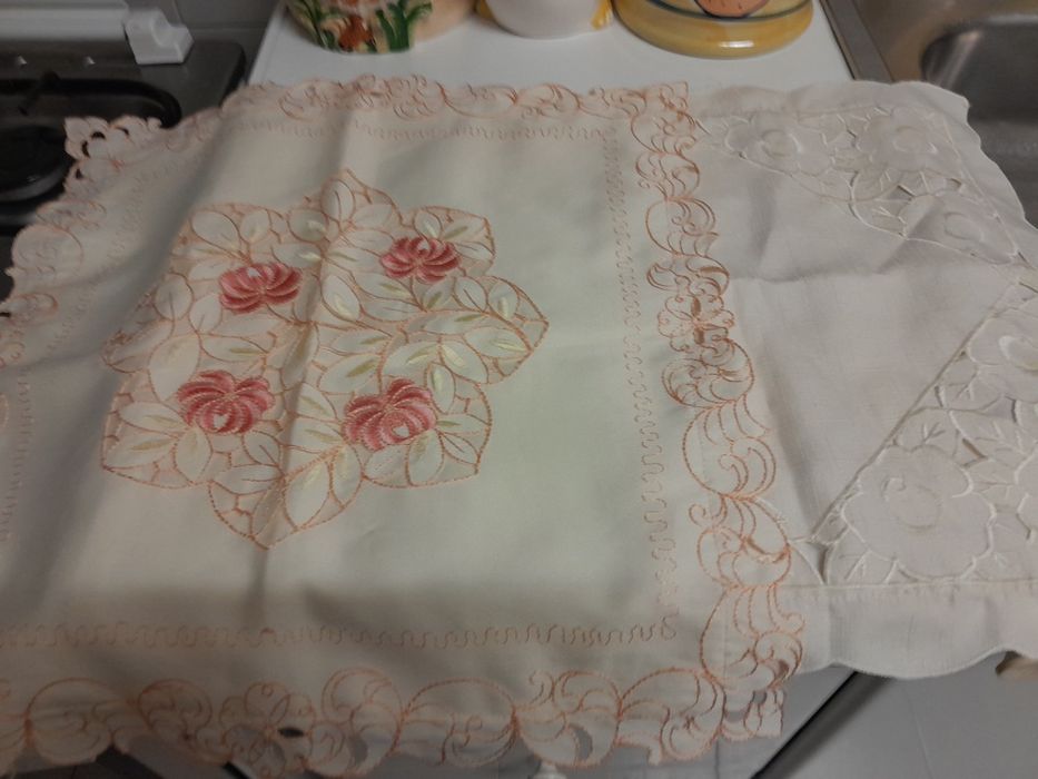 Fronhas de decoração bordadas com fecho