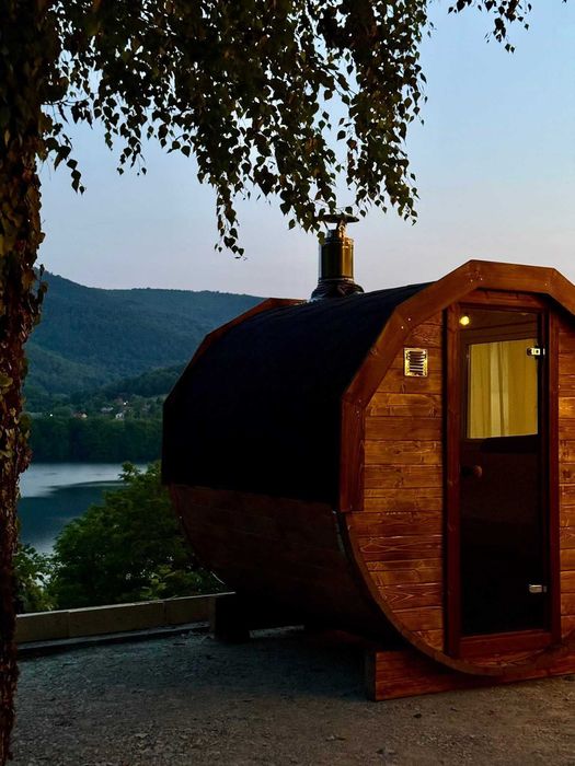 Willa na wynajem w górach blisko jeziora z sauną balią i basenem