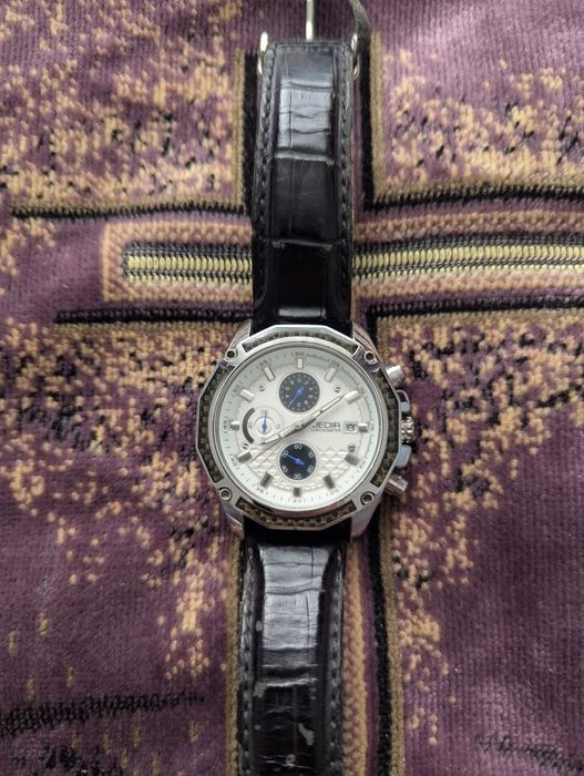 Часы кварцовые Jedir