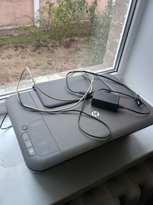 Принтер HP Deskjet 1050