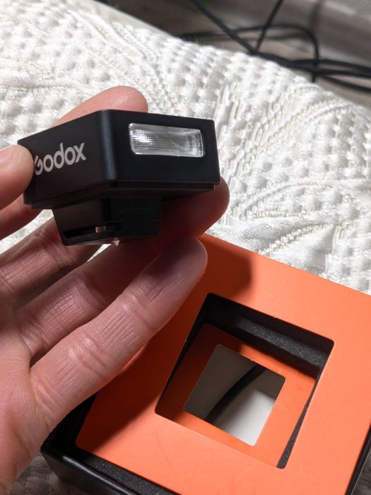 Продам спалах godox IM20