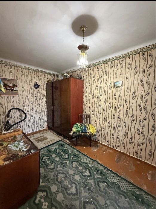 Продається 3 кімнатна квартира .