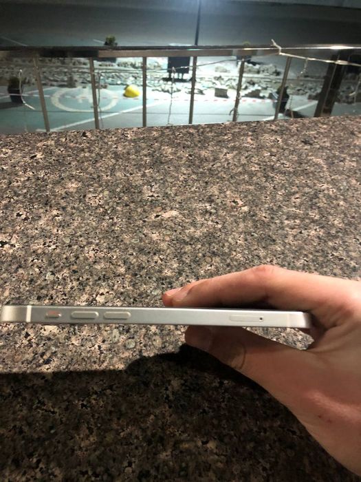 Продам iPhone 12