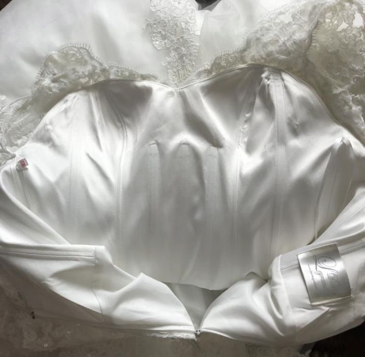 Франція шикарне весільне плаття сукня з фатою в комплекті