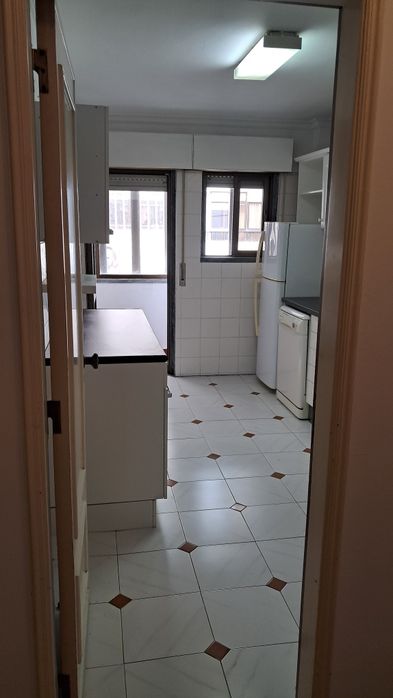 T1, com cozinha equipada na Parede