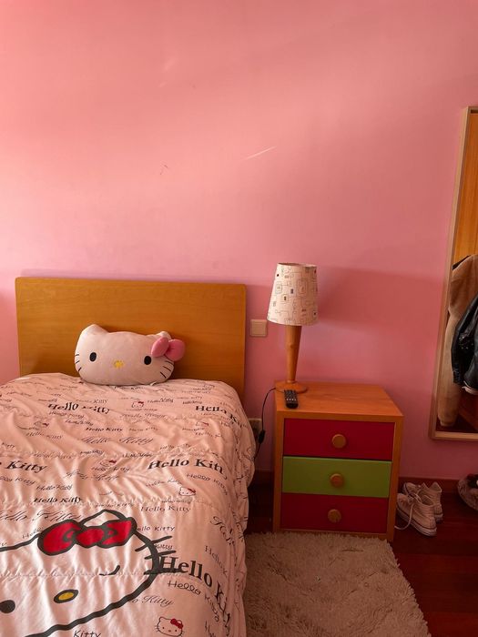 Single bed with drawers, mattress, and bedside table64752324949377121