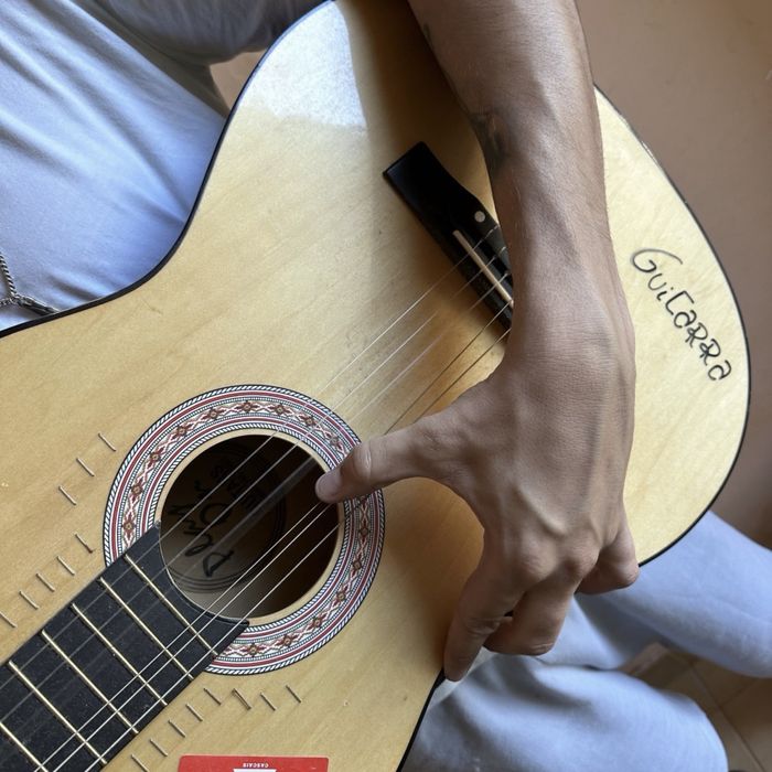 Guitarra Play On