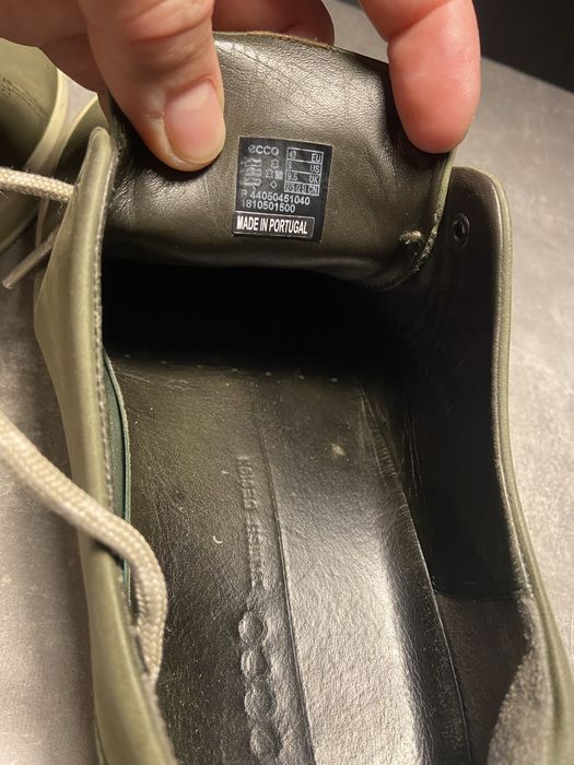 Продам кроссовки ecco