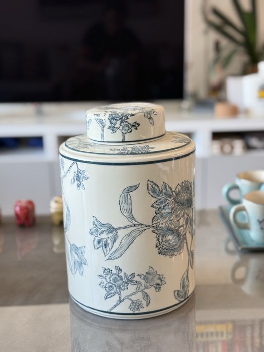 Jarra Decorativa em Ceramica Azul e Branca com Tampa - Estilo Oriental