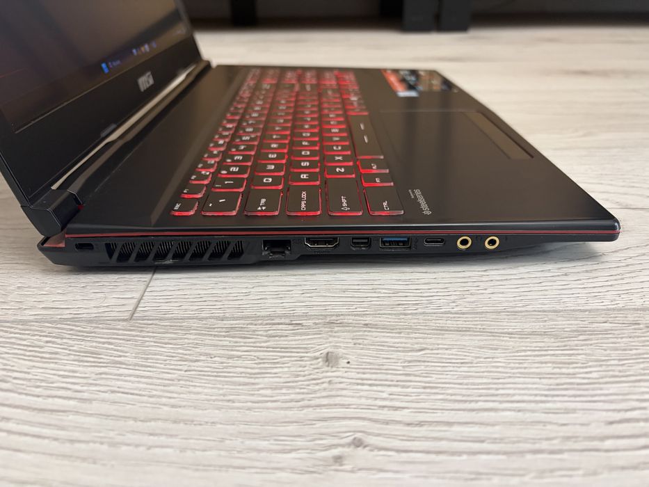 Laptop Gamingowy MSI GP63 Leopard 8RD
