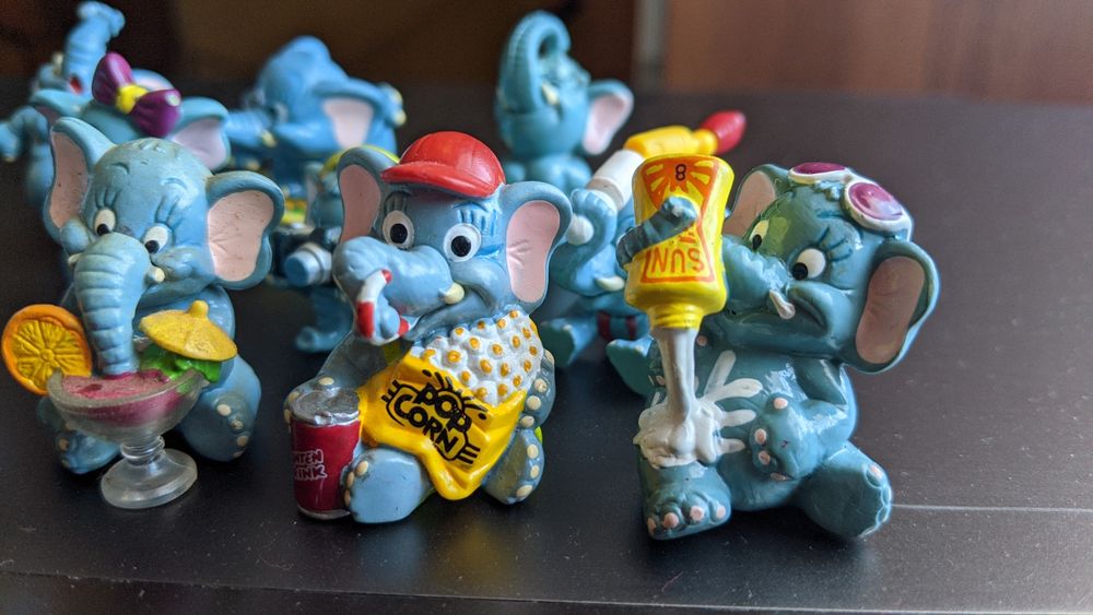 Stare Figurki Kolekcjonerskie Kinder Niespodzianka Słonie Zestaw 12szt