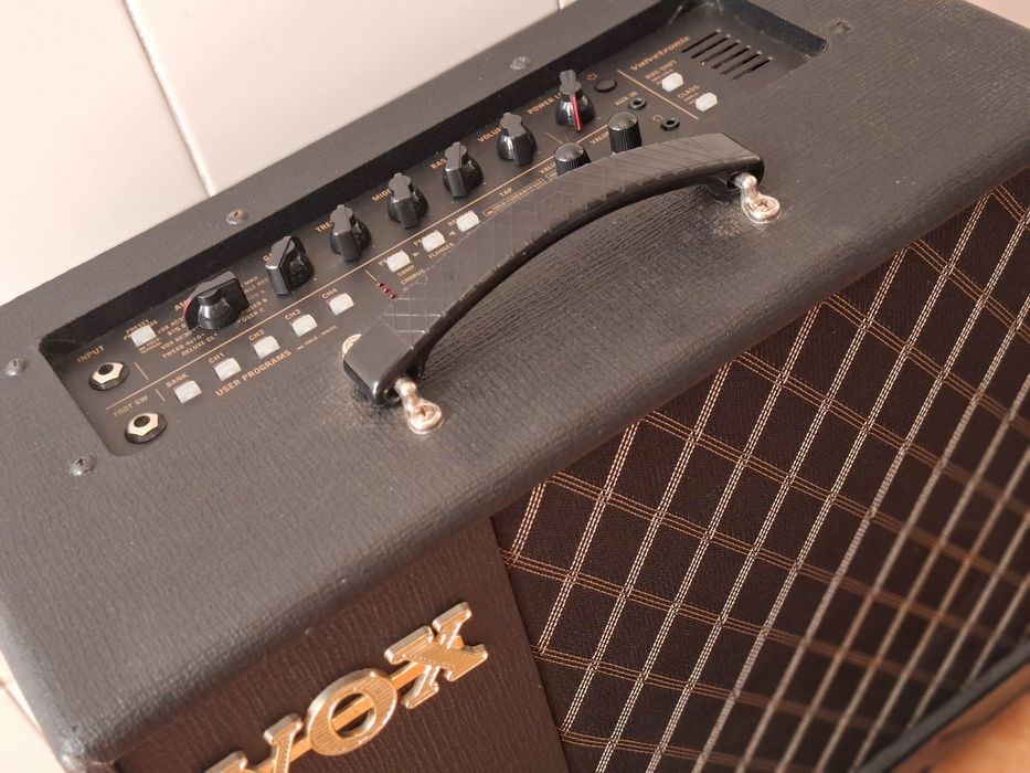 Vox VT40X Valvetronix + Pedal Footswitch Vox VFS5 (Como Novo)