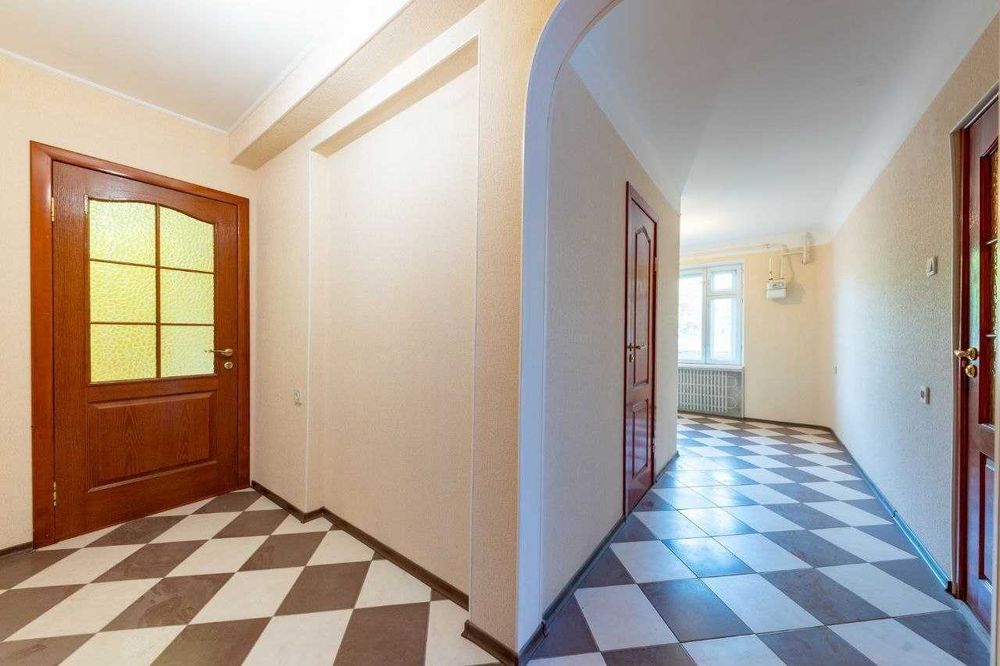 Продам 2к квартиру 60м2 улучшенной планировки! Метро Киевская!
