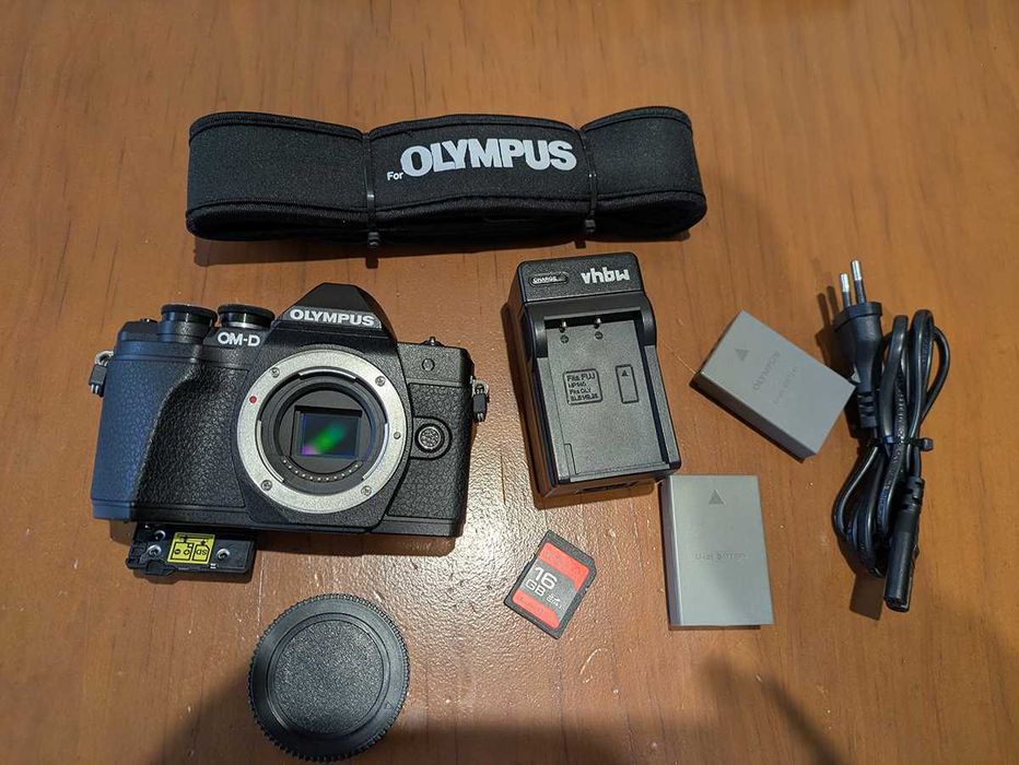 Máquina Olympus OM-D E-M10 III ("c/nova") 6 mil disparos