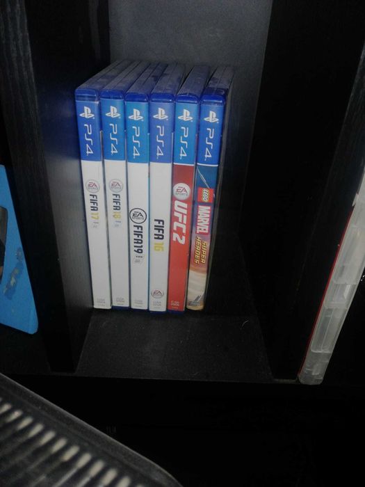 Playstation 4 + comando + mais jogos