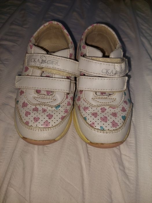 Кросівки дитячі)))