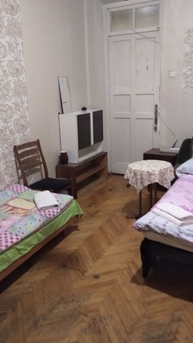 1 кім КВАРТИРА подобово 5 хв пішки до метро та вокзалу.  Балкон.