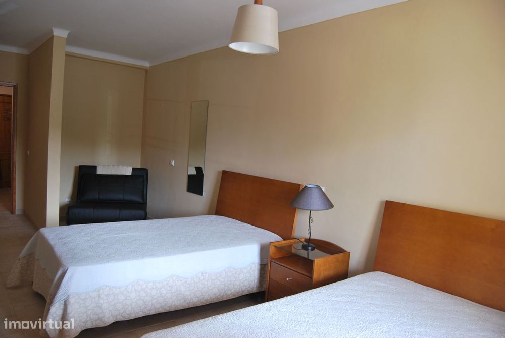 Apartamento T2 mobilado para arrendamento de curta duração em Alvor.