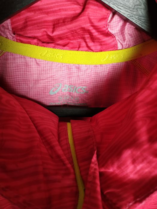 Asics жіноча вітровка розмір S,куртка для бігу