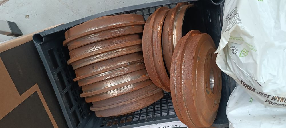 Fiat 126p bębny hamulcowe nowe z lat 90