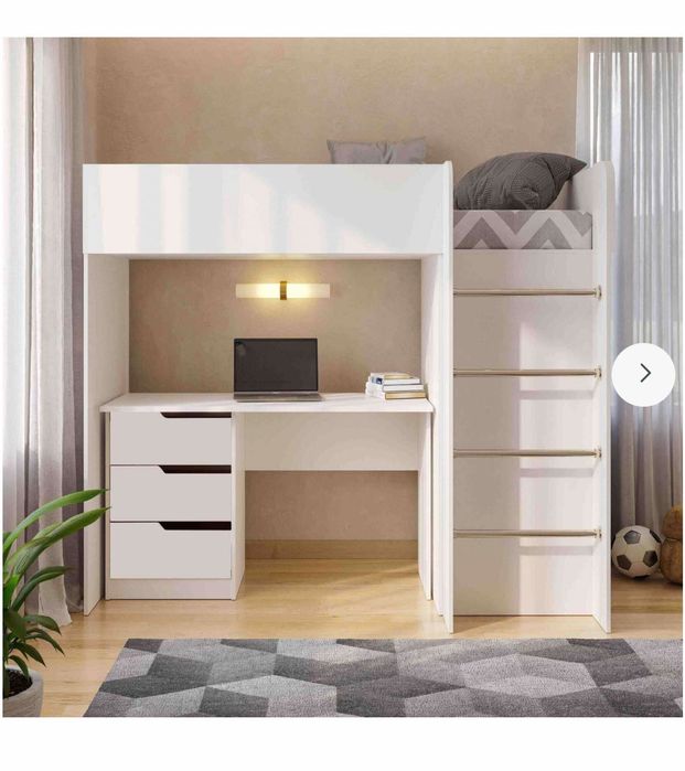 Дитяче ліжко і письмовий стіл