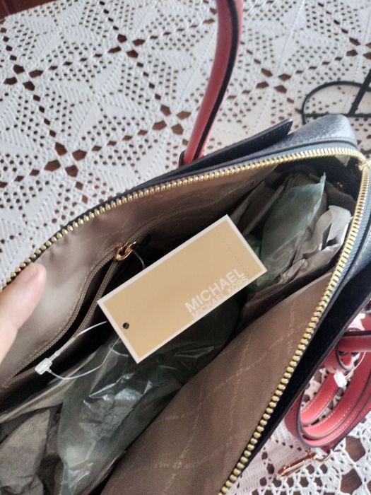Mala tricolor Michael Kors com etiqueta