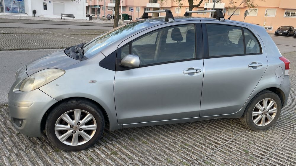 Toyota Yaris 2010 - Nacional e Cx Automática