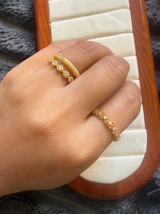 Anel Vazado Empilhável com Zircônias Estilo Almofada – Tamanho 7 ring