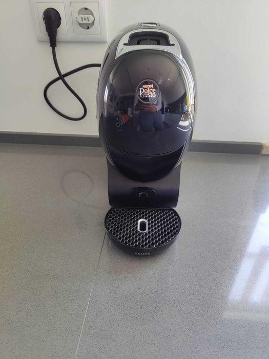 Máquina de café Dolce Gusto Neo – Preta | 5 meses de uso | Como nova