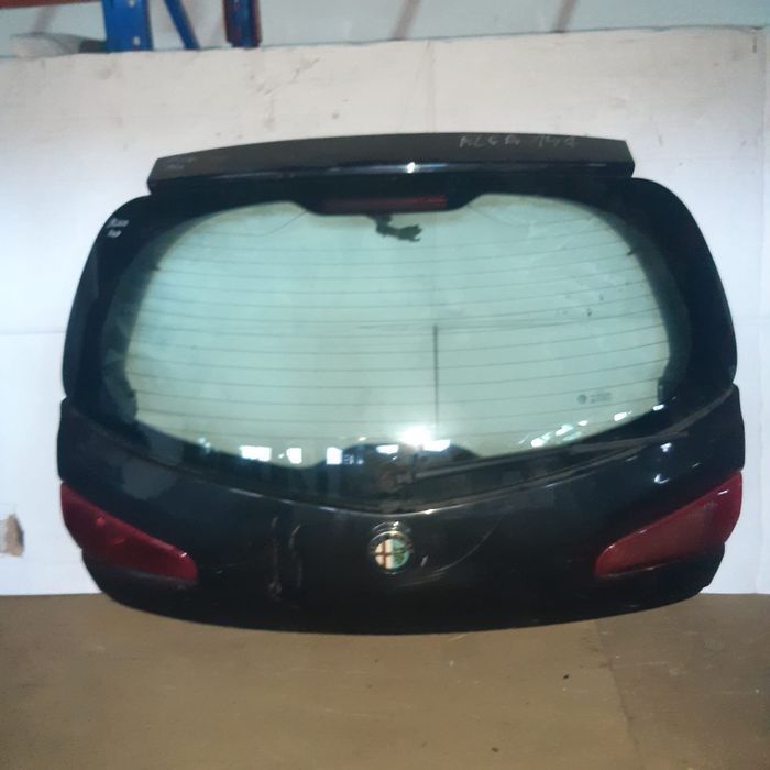 Tampa da Mala Alfa Romeo 147