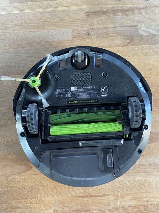 Robot odkurzający sprzątający firmy iRobot Roomba e5