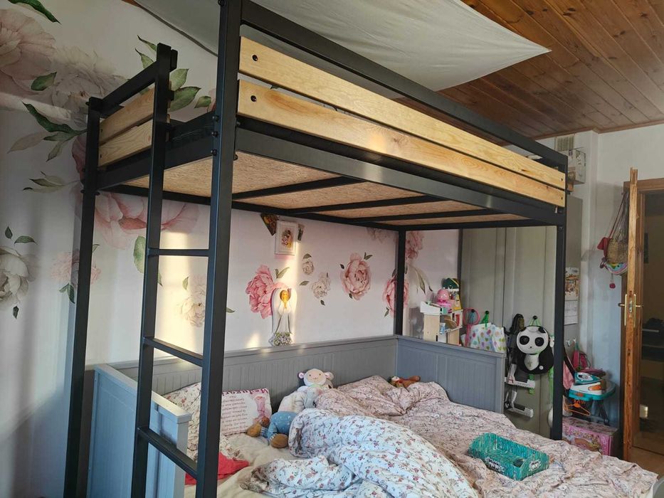 Łożko podwieszane antresola