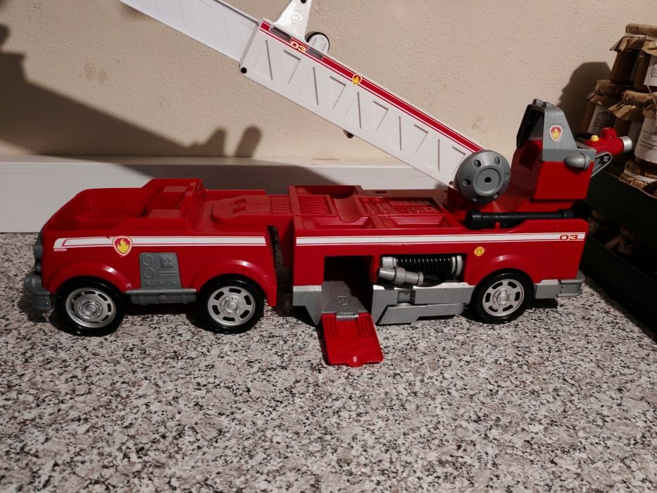 Caminhão de Bombeiros "Ultimate Rescue" do Marshal